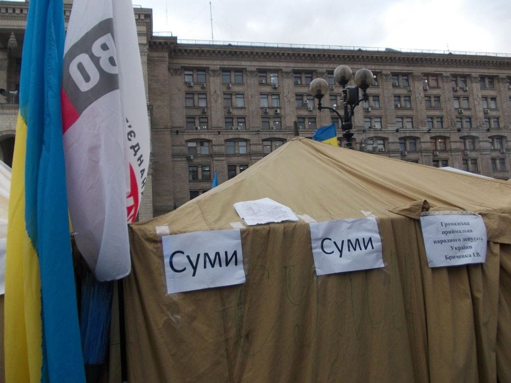 Протест /Архітектуар. Барикади й намети: Світ і Україна