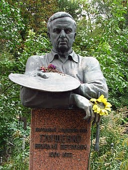 Черчилль і Гітлер: історія протистояння. Пам'ятник Глущенко