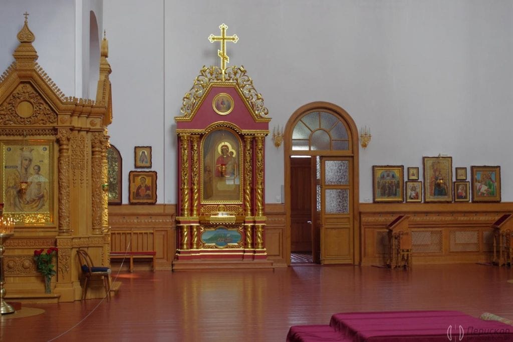 Усередині собору.