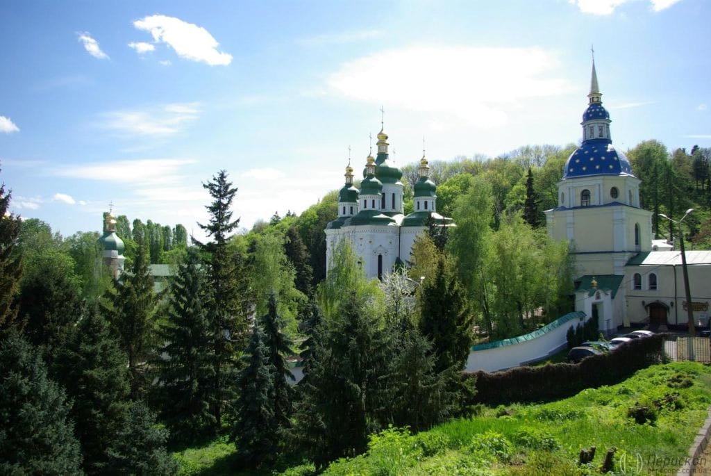 Георгіївський собор та дзвіниця.