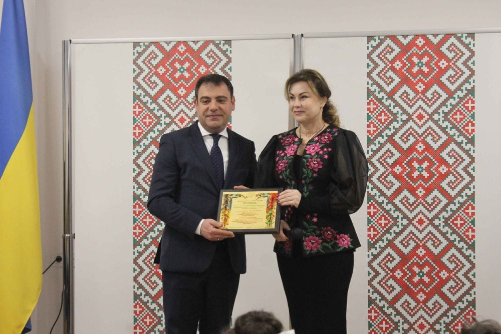 Як поєдналися калина і гранат у безпечному просторі для дітей