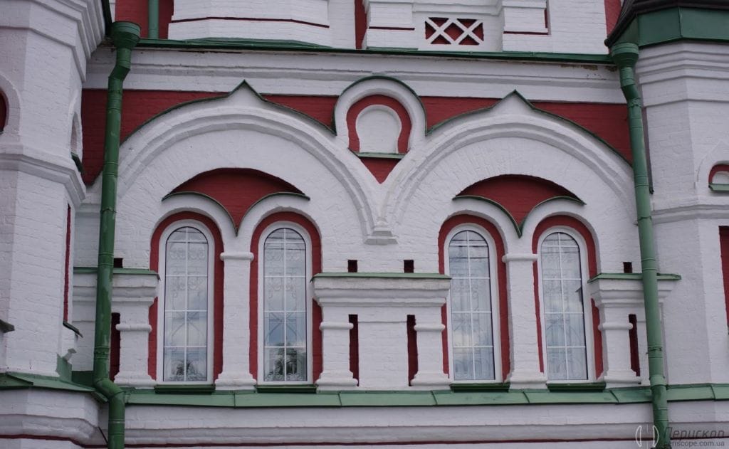 Зовнішнє оздоблення собору.