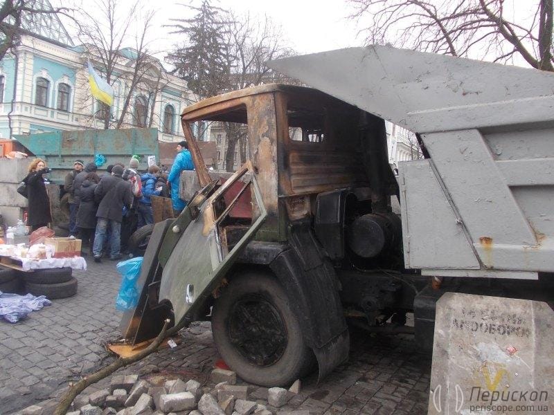 Біля пропускного пункту.