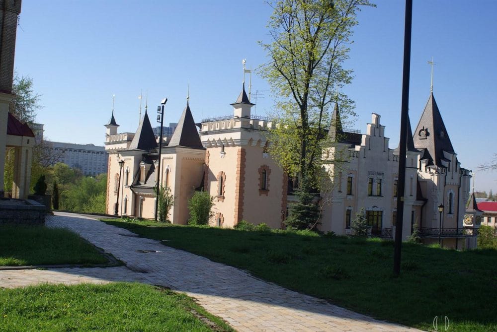 Подорож Києвом. Хрещатий та Маріїнський парк
