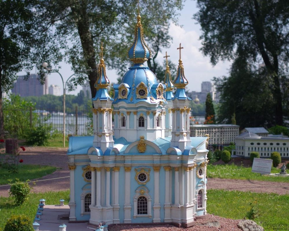 Мініатюра Андріївської церкви. Знаходиться на Андріївському узвозі.