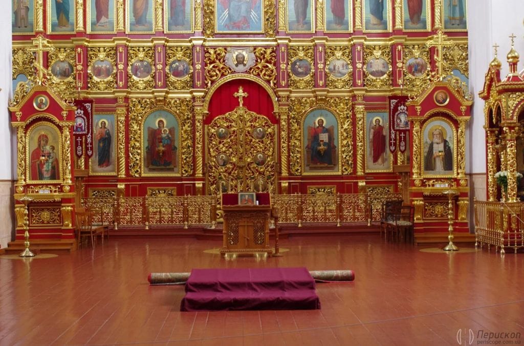 Від такої кількості золота у мене навіть камера зависла).