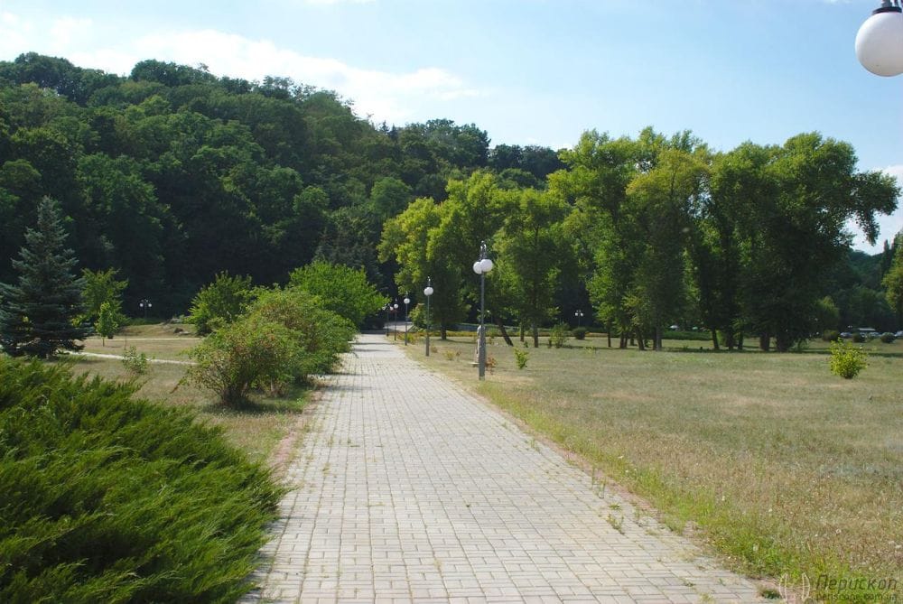 Біля підніжжя Тарасової гори