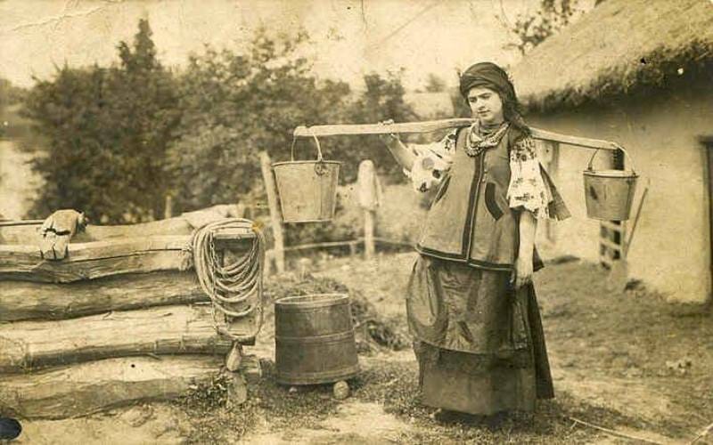 Несе Галя воду, 1890 рік.