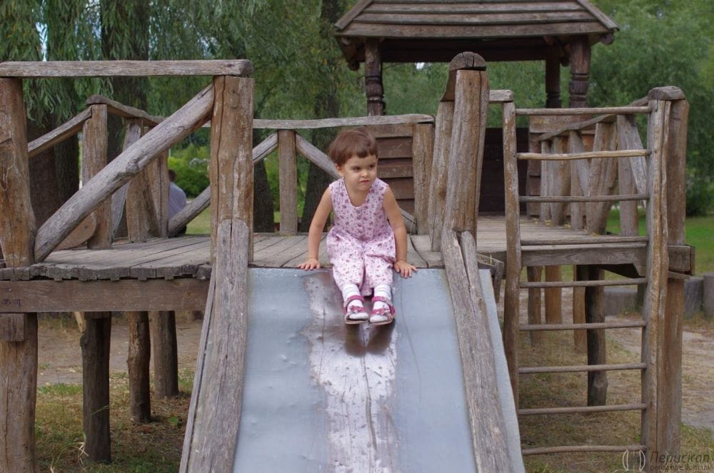 Дитячі майданчики просто мистецькі шедеври.