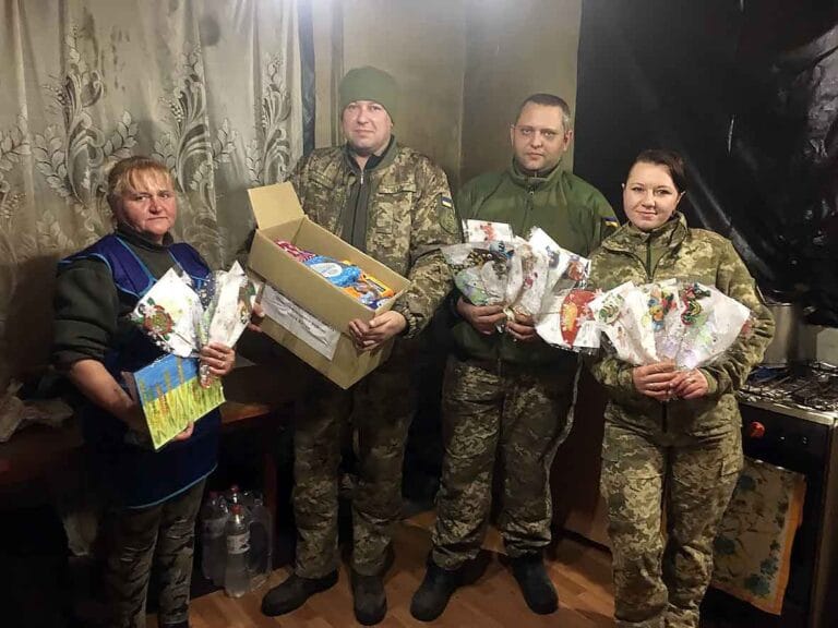 Новорічно-різдвяні подарунки-на-фронт-прибули-768x576