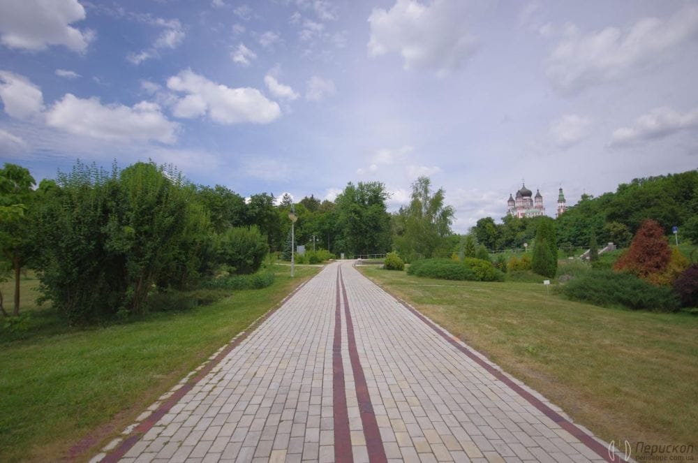 Шлях до жіночого монастиря.