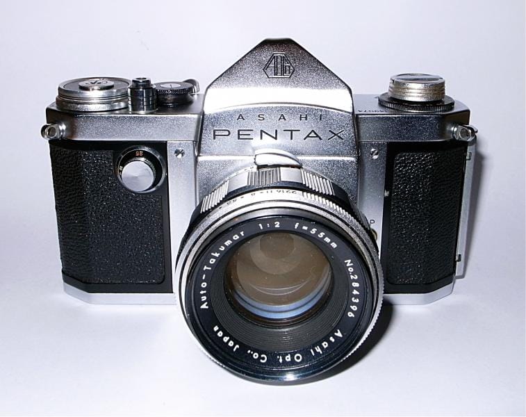 Asahi Pentax. Впроваджено першу пентапризму.