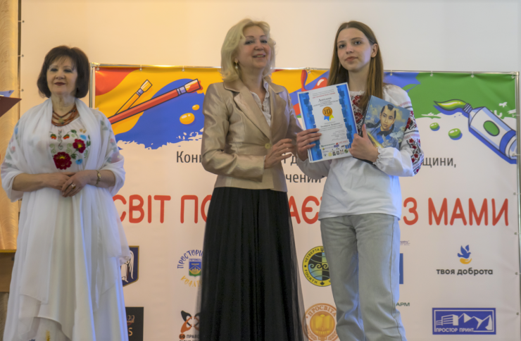 СВІТ ПОЧИНАЄТЬСЯ З МАМИ!