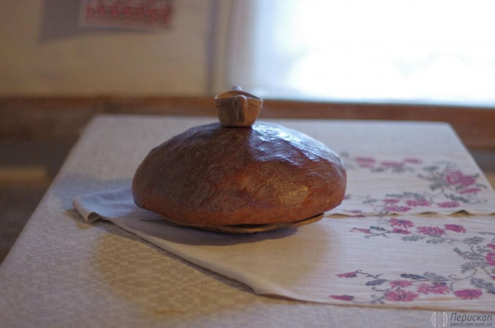 Хліб на столі,