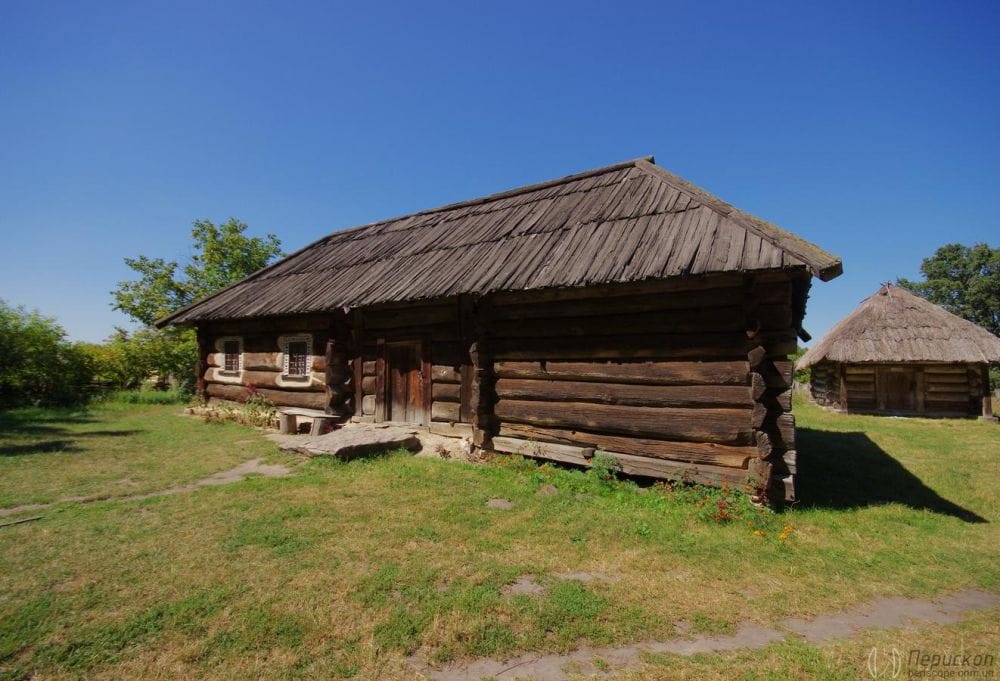 Тут вже інші хатки.