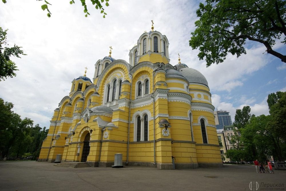 Володимирський собор з іншої сторони.