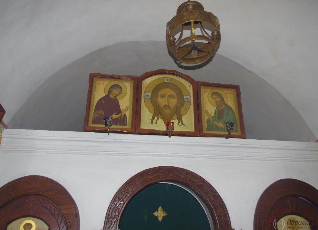 Тут досі проводять служби.