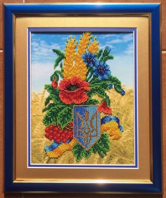 Червоні маки, пшениця, волошки та герб