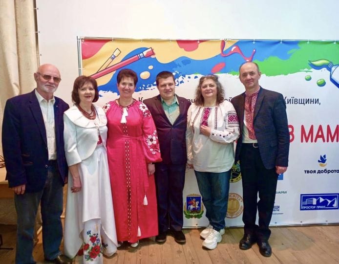 СВІТ ПОЧИНАЄТЬСЯ З МАМИ!