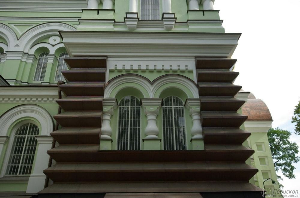вікна покровського монастиря