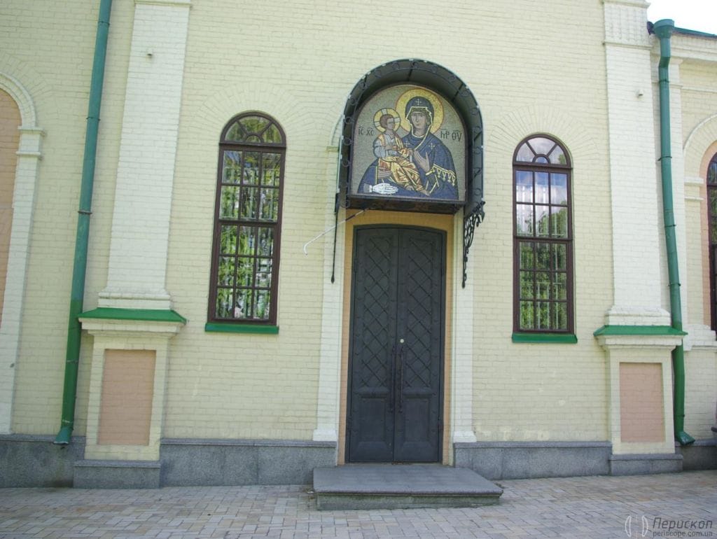 Свято-Троїцький Іонінський монастир. Вхід