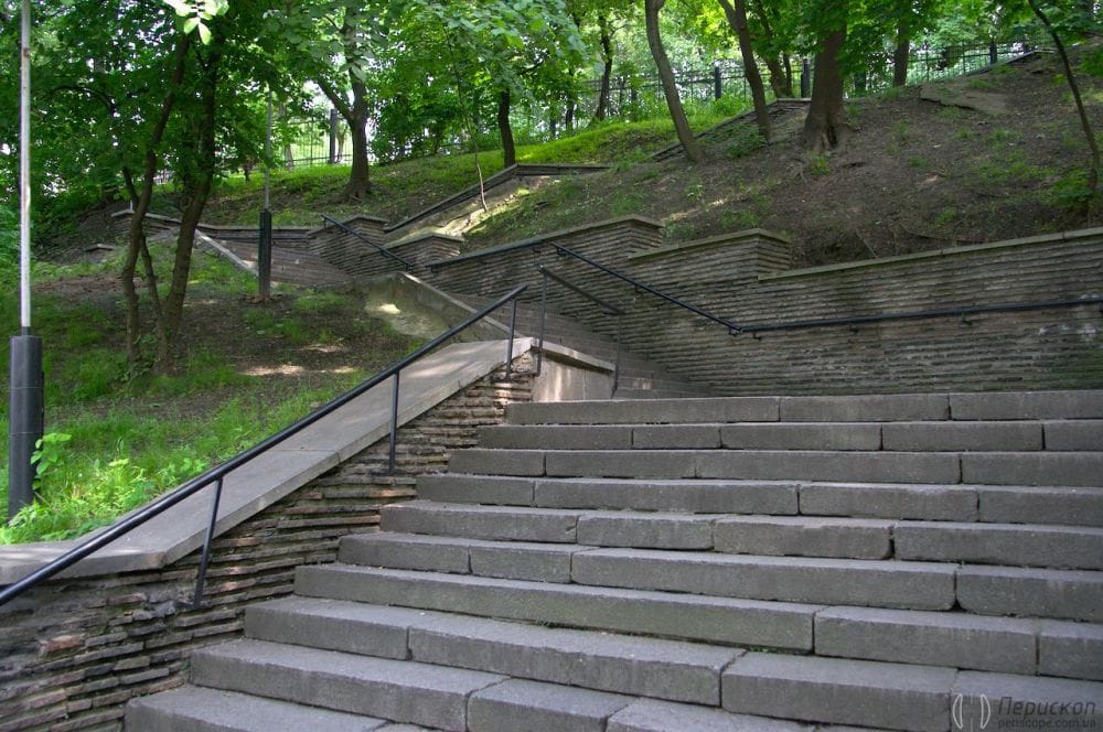 Вхід на територію храму безкоштовний.
