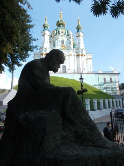 Зажурений Кобзао на Андріївському узвозі