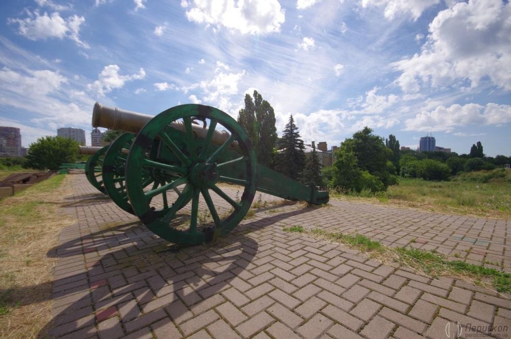 Гармати. Всього 1200 гармат на всю фортецю.