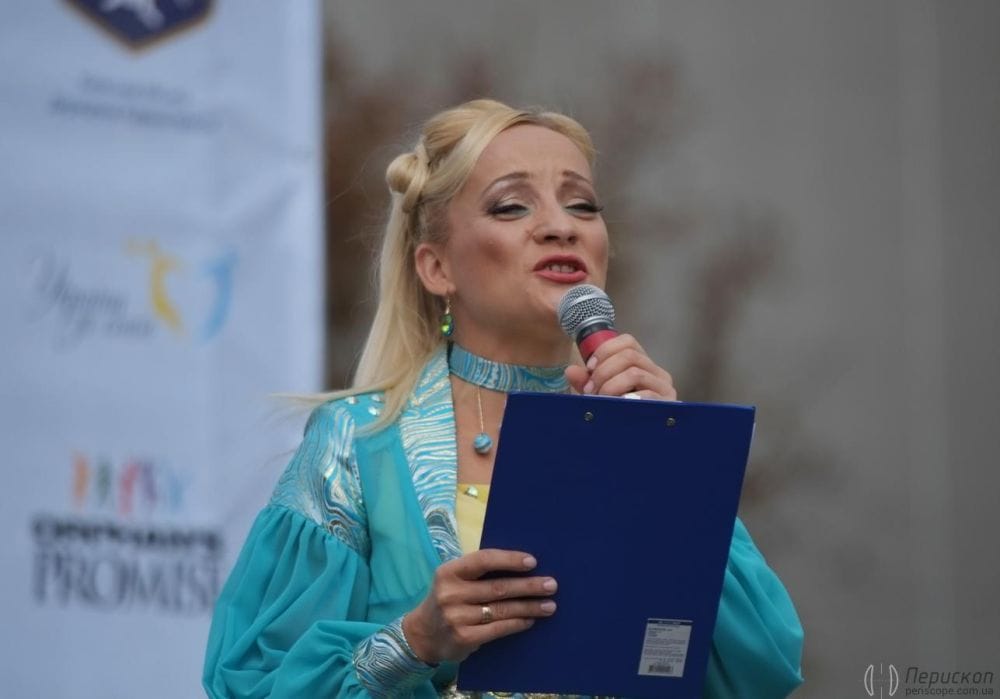 Ведуча.
