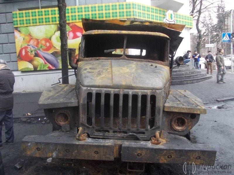 Машина, що перегородила шлях.