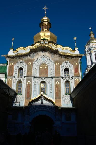 Троїцька церква. Головні лаврські ворота