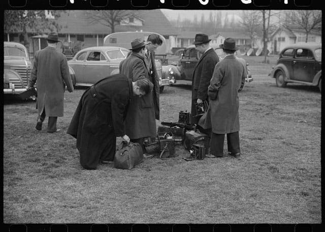 Фотографи на турбазі, Вашингтон. Фото Реджінальд Хотчкісс.