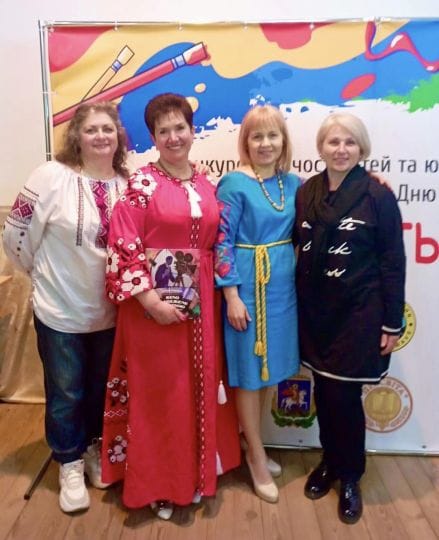 СВІТ ПОЧИНАЄТЬСЯ З МАМИ!