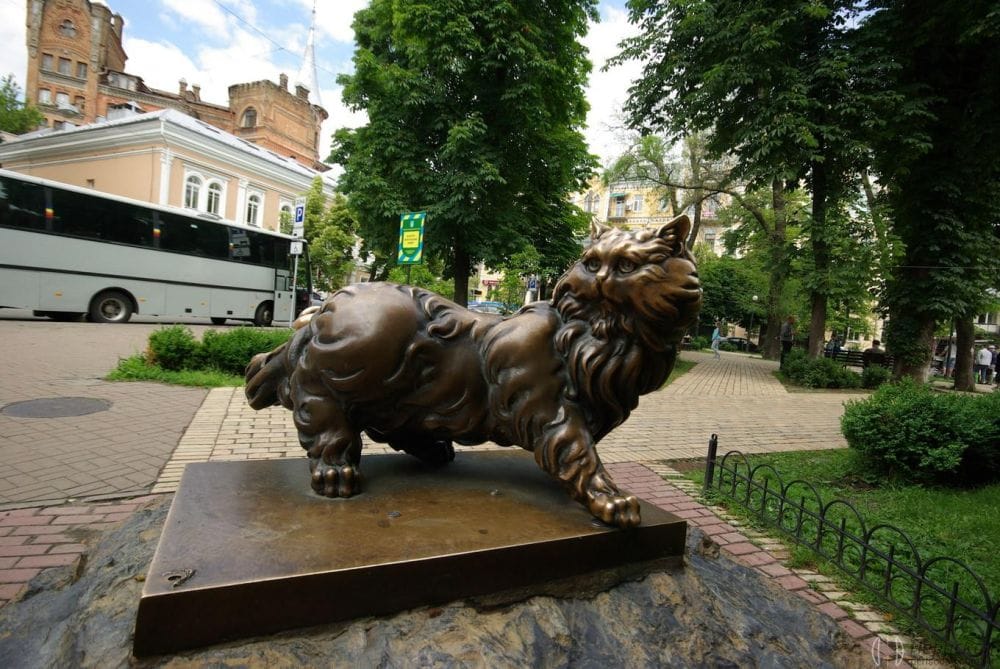 Пам'ятник коту Пантелеймону.