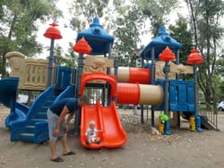 З якого віку приходити з дітьми на дитячий майданчик?