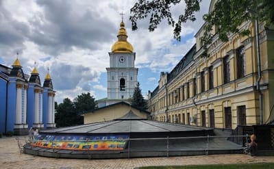 Музеї єднають розділений світ