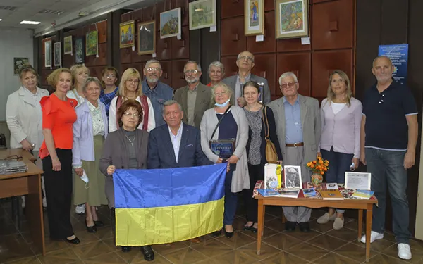 «Лицарю честі і добра» присвячується