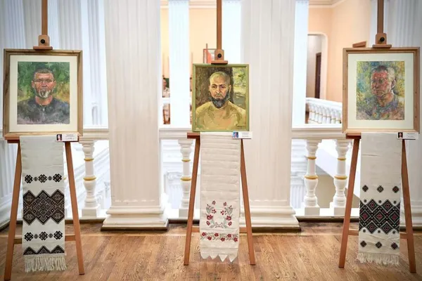 Виставка портретів воїнів-захисників у «Галереї героїв»