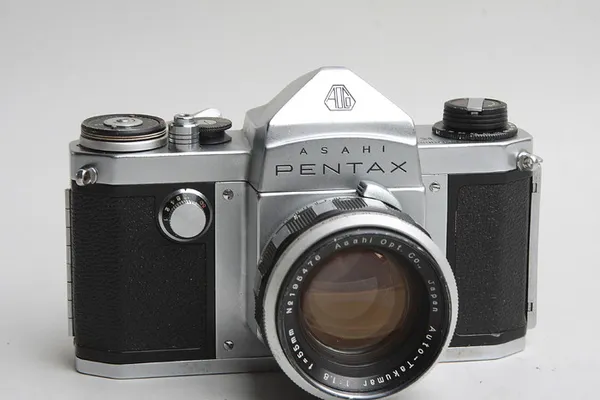 Лінійка фотокамер Pentax у зображеннях