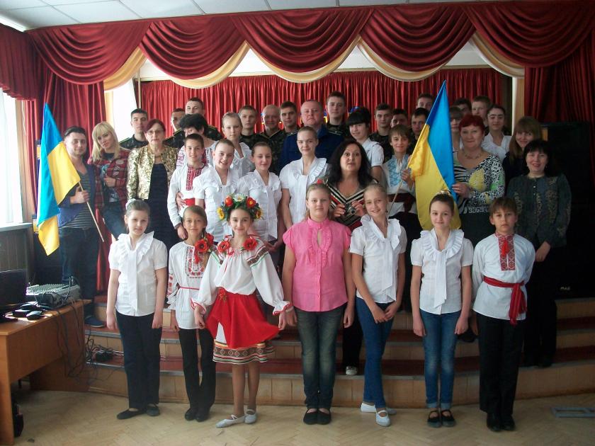 «З Україною в серці»  план-конспект уроку патріотичного виховання гуртка «Молодіжний клуб»