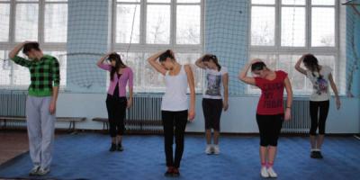 Урок фізичної культури для дівчат 9—11-х класів