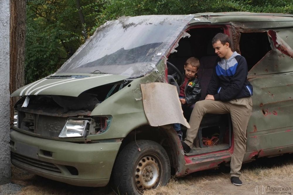 Автомобіль після обстрілу.